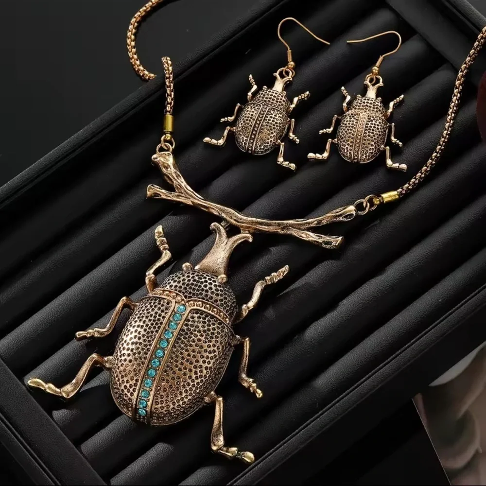 Vintage Beetle Jewelry Set – Necklace & Matching Earrings